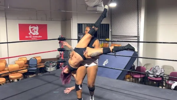 Can Rookie Roxi Lift Tall Beauty?