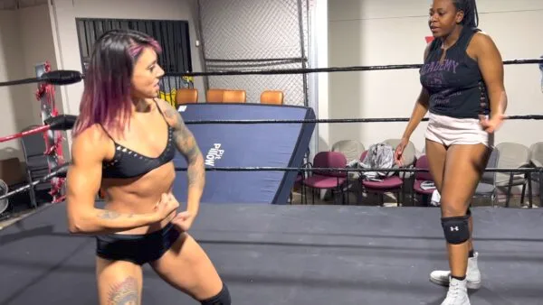 Can Rookie Roxi Lift Tall Beauty?