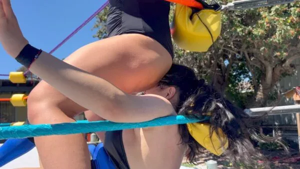 Mariah vs Nadia: Stinkface Match