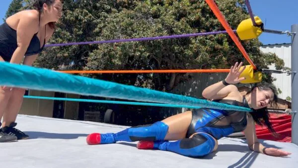 Mariah vs Nadia: Stinkface Match
