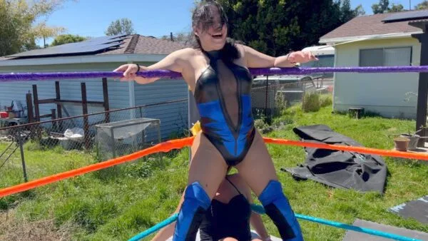 Mariah vs Nadia: Stinkface Match