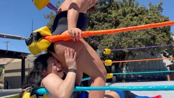 Mariah vs Nadia: Stinkface Match
