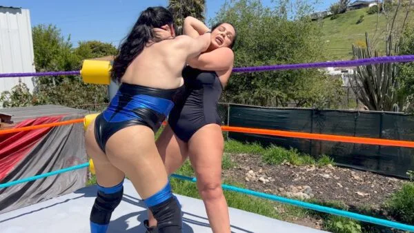 Mariah vs Nadia: Stinkface Match