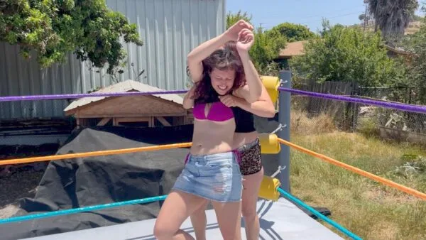 Hilton vs Stevie: Bra & Panties