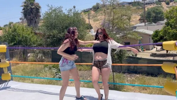 Hilton vs Stevie: Bra & Panties