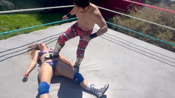 KO'd Beckie Gets Squashed