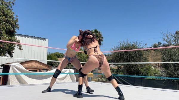 First to 5 Stinkfaces: Tessa vs Stevie
