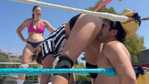 SFdomwRef28 Stinkface Domination with Ref